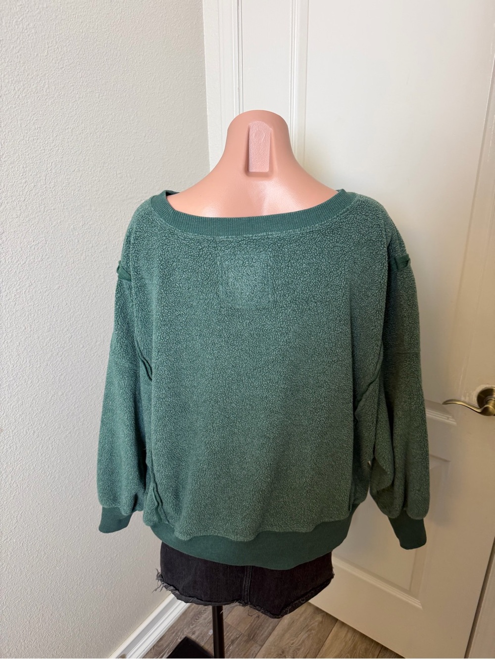 American Eagle This Feels Seriously Huggable Oversized Green Crewneck Sweatshirt - Picture 3 of 5